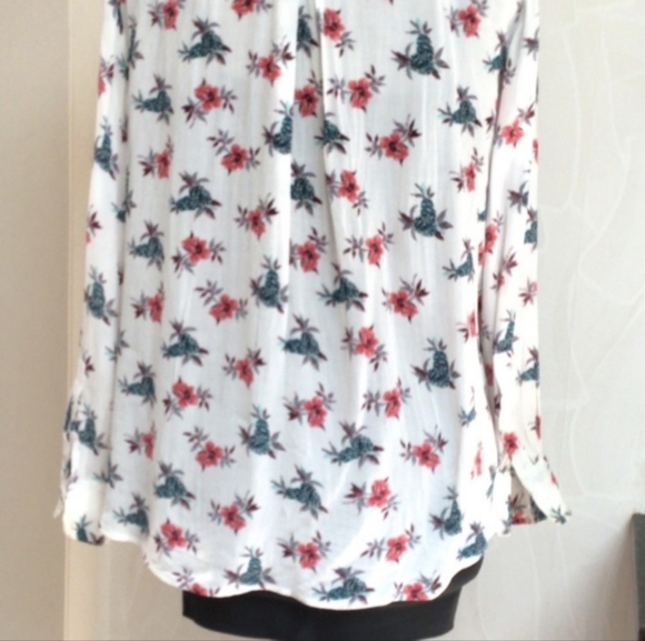 Club Monaco Button down shirt 💙🩷🍍 - Picture 5 of 6